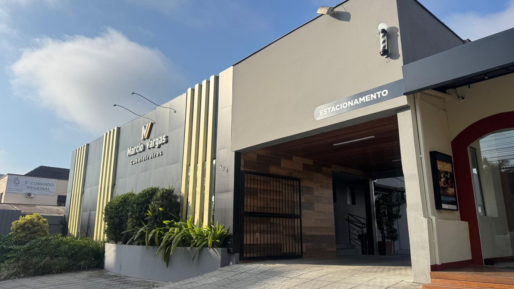 Fachada do salão de beleza Márcio Vargas em Joinville